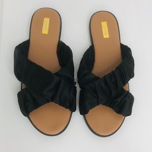 QUPID women’s slip on sandals silk black size 8